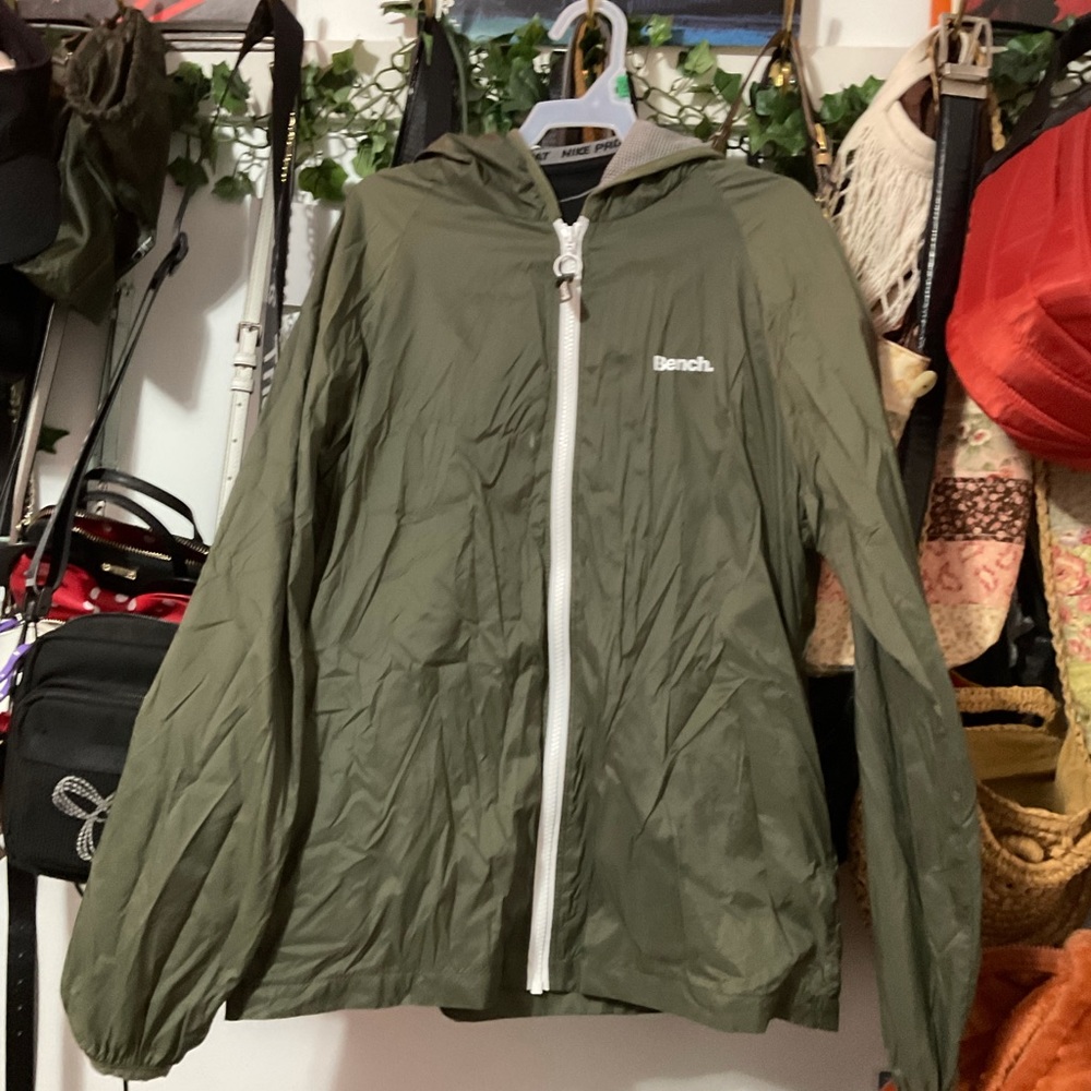 Bench Wind Breaker